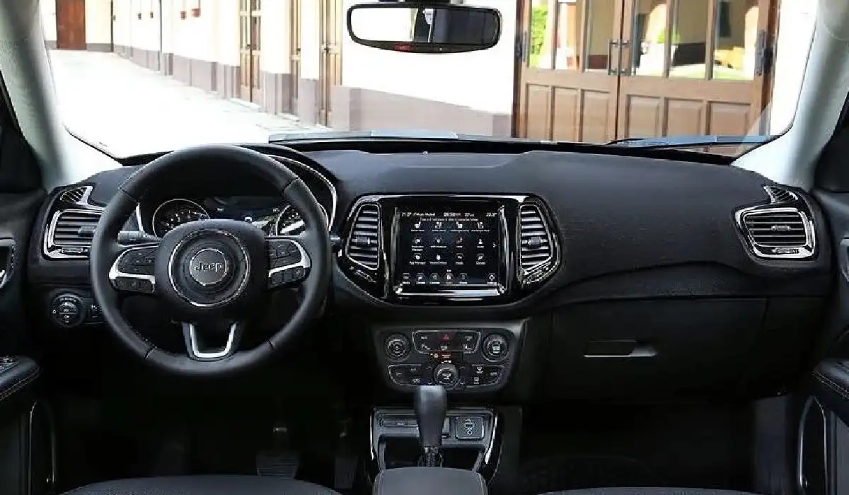 Jeep - Compass Longitude (O) - Car Rentals Near me - Used Cars Near me - Exclusive Concierge Club.webp